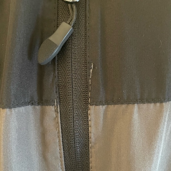 EUC Windbreaker / Jacket - Picture 6 of 6